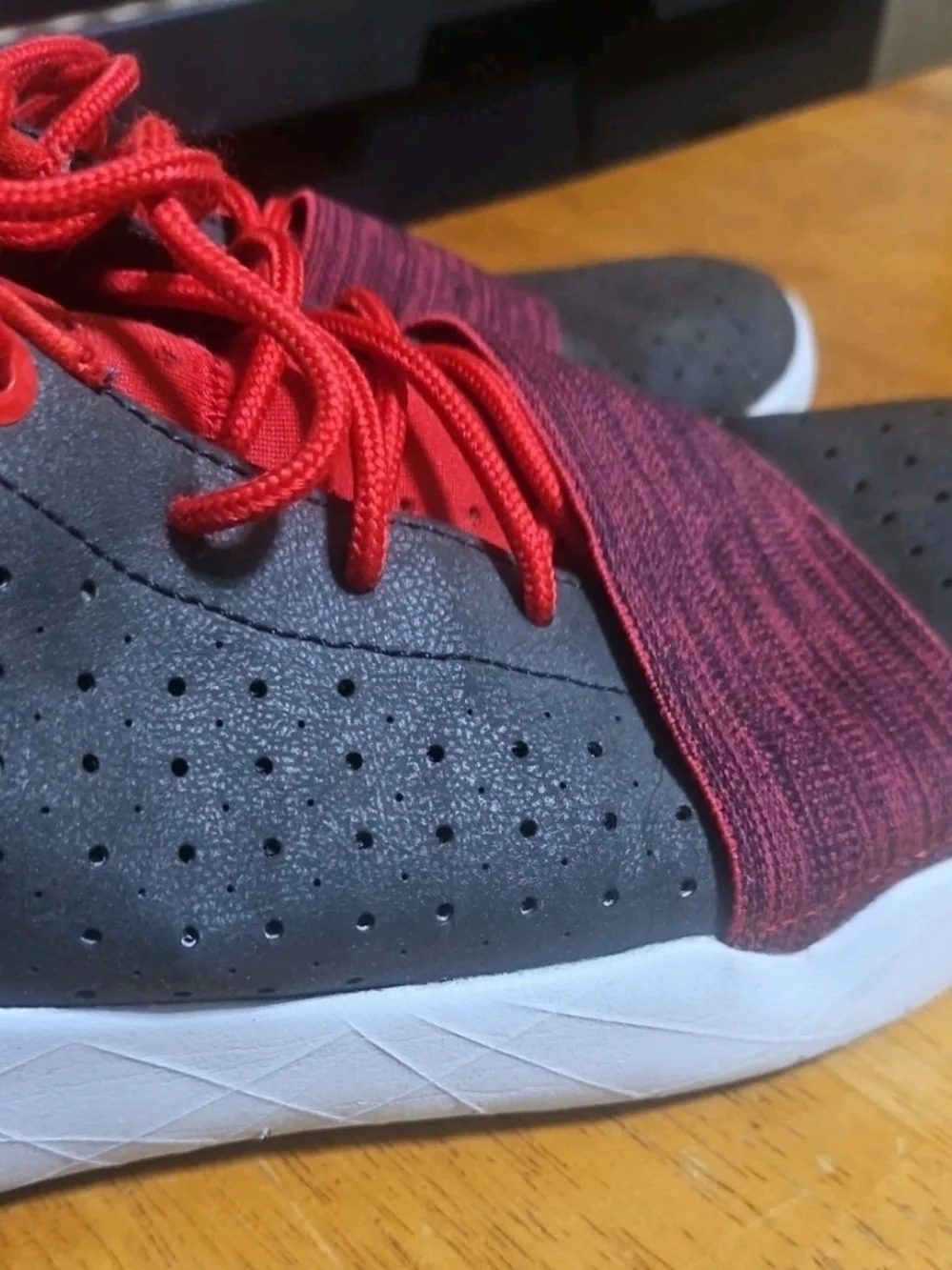 Jordan Men's Athletic Shoe in Red and Gray